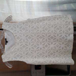 CHAUS size s. White lined with white floral overlay.